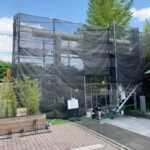 百年以上前の石製鳥居をコーティング