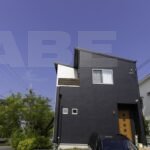 黒で外壁を塗り替える時の注意点。そのデメリットと対処方法