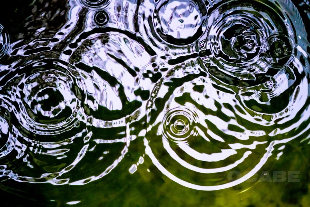 １階の部屋の真ん中で雨漏り！？屋根に異常がないのに漏れた原因とは