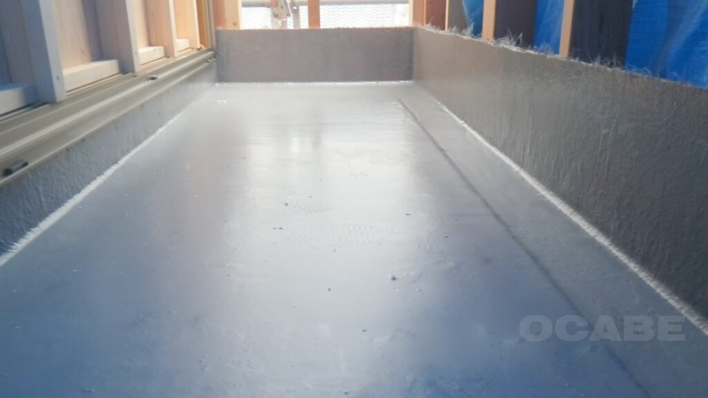 ベランダFRP防水　『トップコート塗替え』と『防水改修』は別物です！